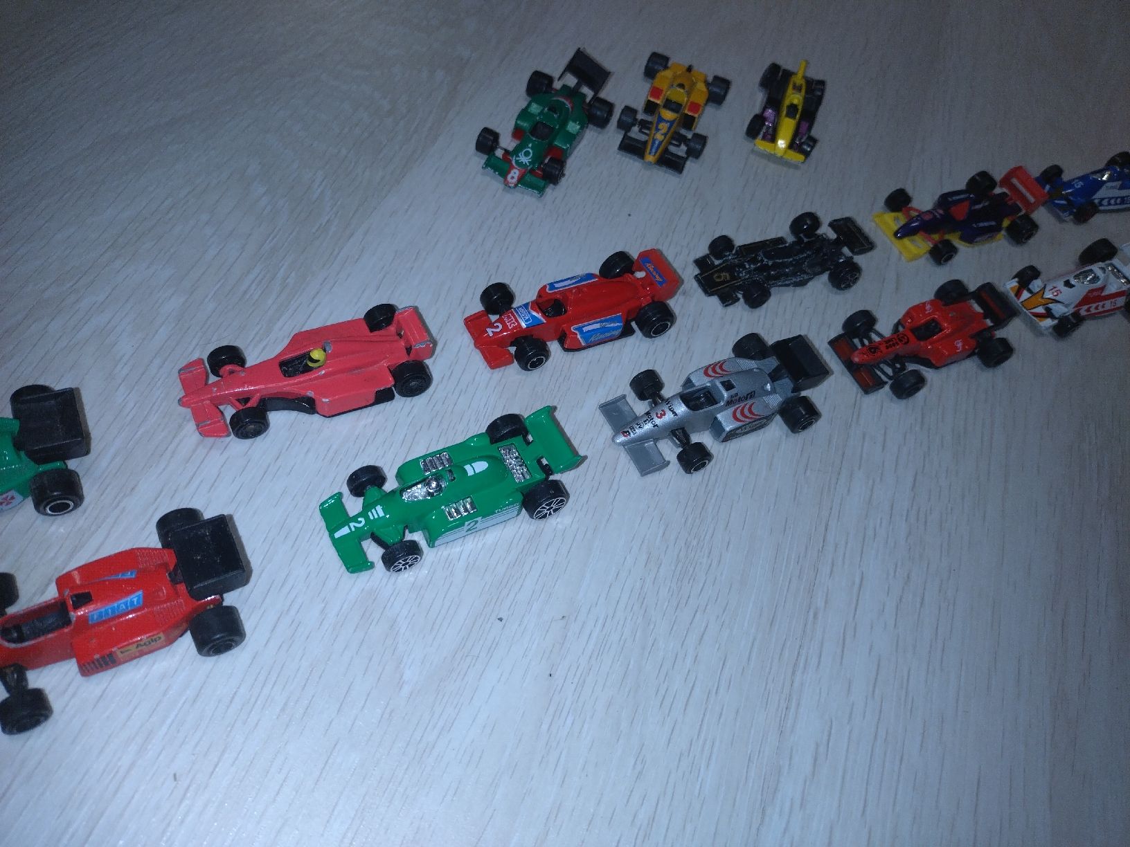 Spielzeuge: Lot de petites voitures de course formule 1 – Gebraucht aus Farvagny-le-Grand von LaCaverne 2