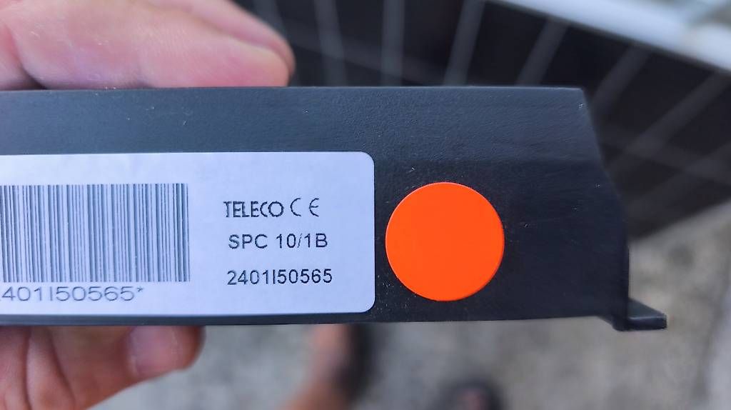 Dispositivi a energia solare: Kit panneau solaire + régulateur pour camping-car  – Usato da Petit-Lancy venduto da spimex 2