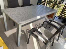 Unverwüstlicher Gartentisch Granit