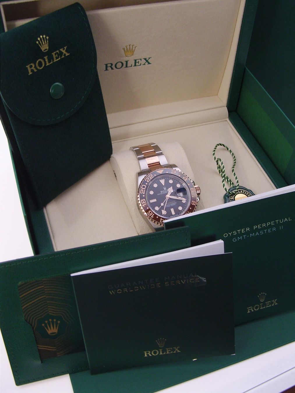 Rolex Uhren: Neue, ungetragene Rolex GMT-Master II Root Beer, im Full-Set – Neu und originalverpackt aus Mels von niezie2002