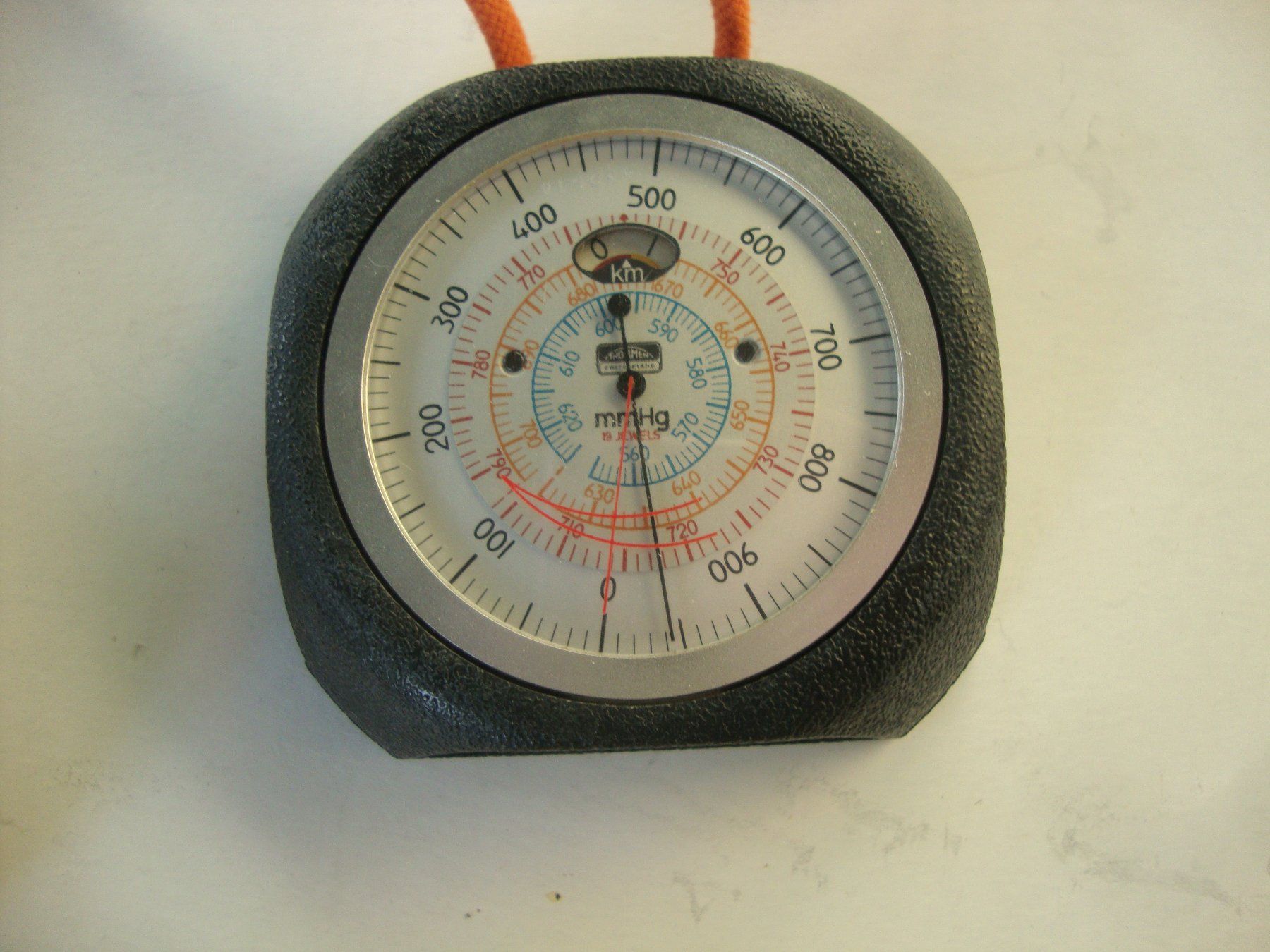 Revue Thommen Messen: THOMMEN-Taschen-Höhenmesser Barometer Mod.2000 – Gebraucht aus Winterthur von halle07 8