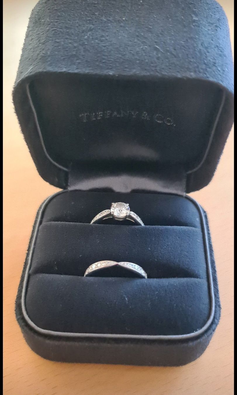 Tiffany & Co. Anelli: Wunderschöner Diamant-Verlobungsring mit passendem Ehering – Usato da Triesen venduto da db_85 1