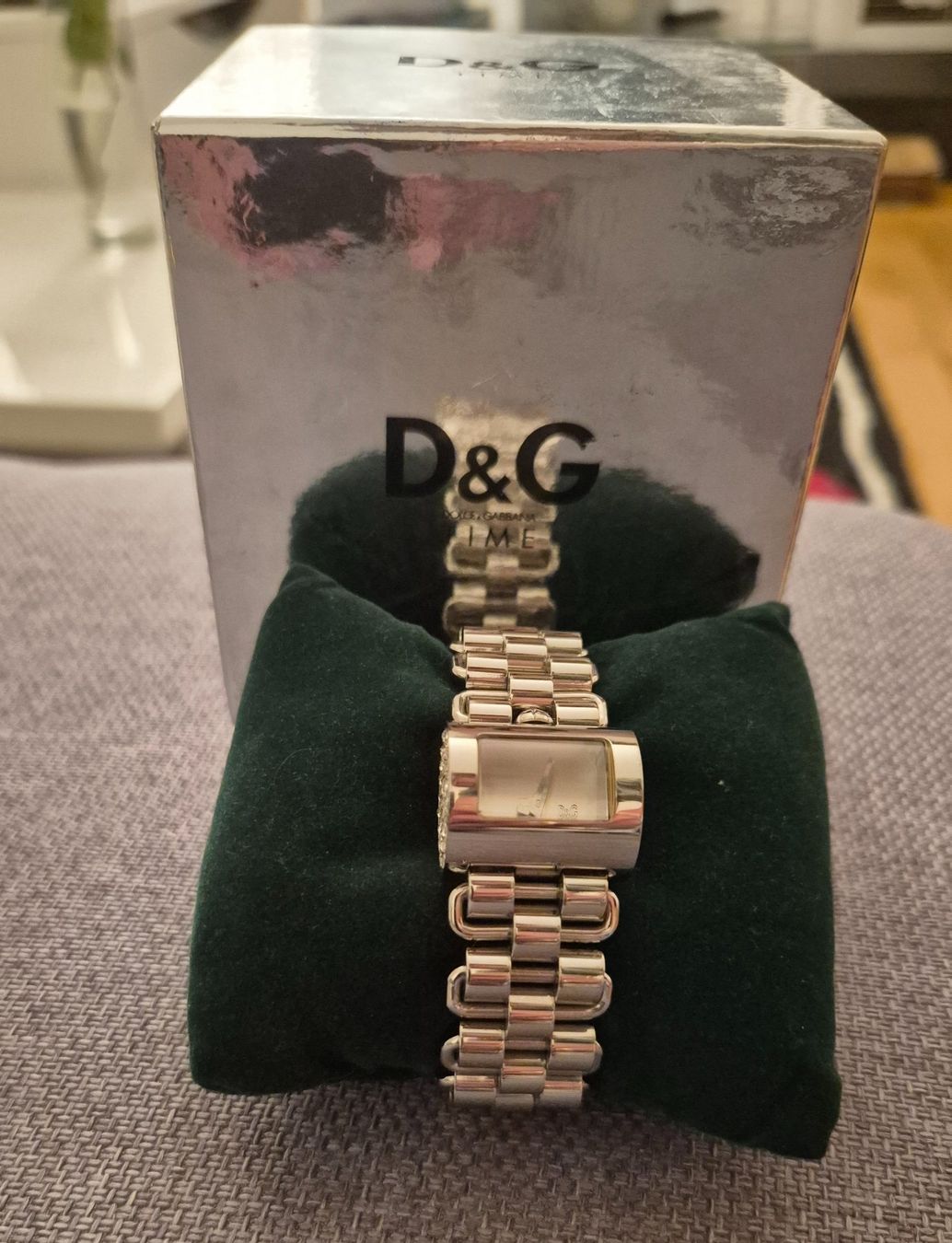 Dolce & Gabbana Orologi: D&G Damenuhr super stylisches Model  mit Strass – Nuovo (secondo la descrizione) da Zürich venduto da yam_5dw6