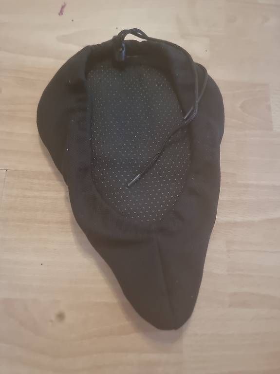 Pezzi di ricambio: Neuer Sattelüberzug mit Memory Foam  schwarz – Usato da Bern venduto da DiLara2000 1