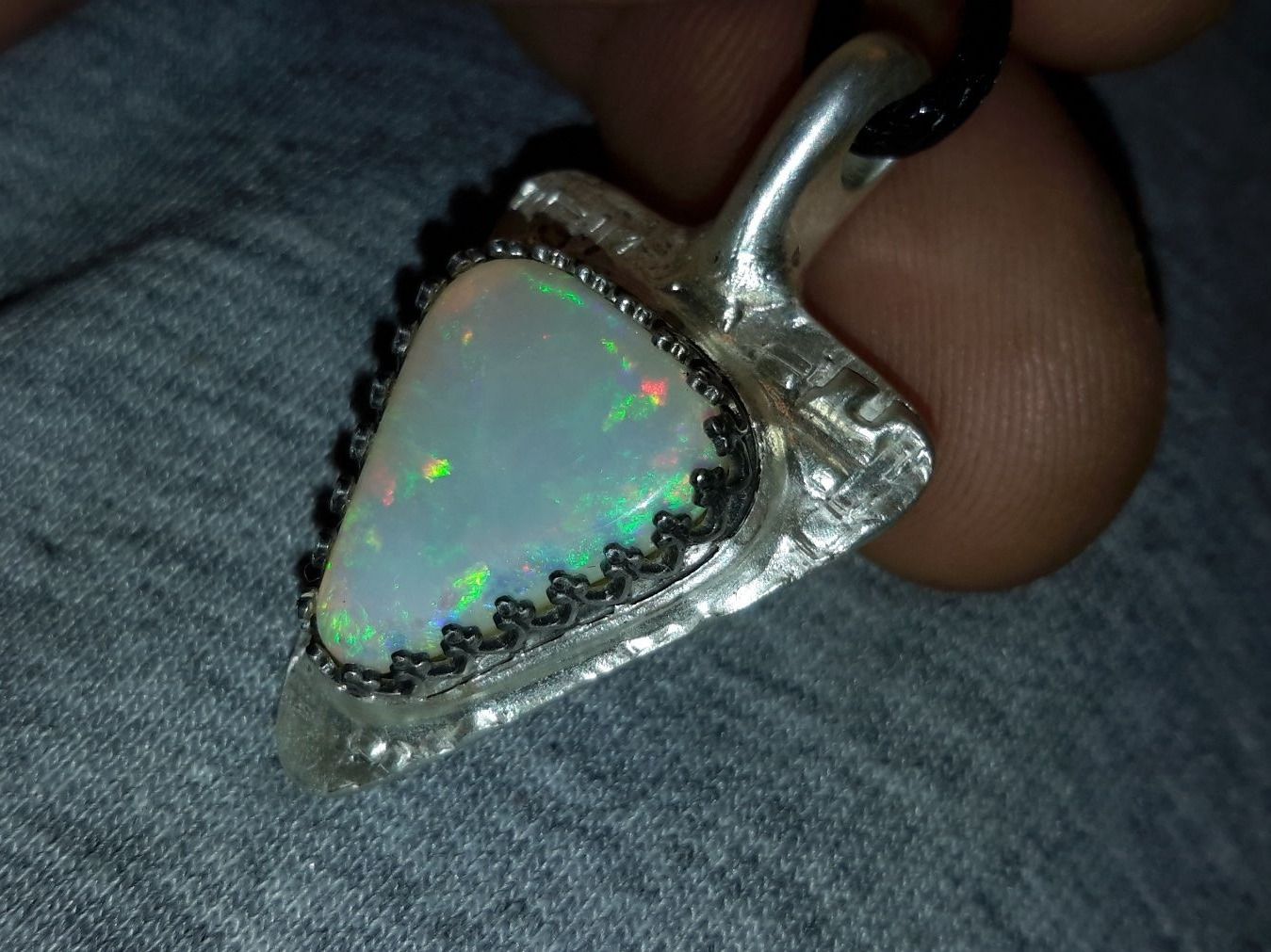 Ciondoli: Silberanhänger mit australischem Flashfire Kristall Opal – Nuovo e nell'imballaggio originale da Uerkheim venduto da Winwinner 4