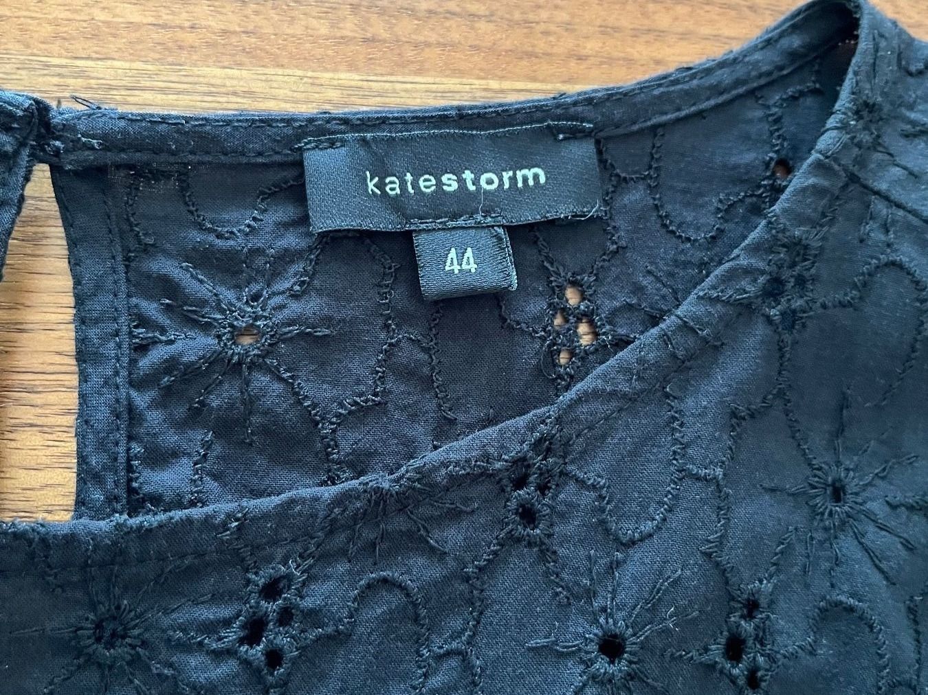Camicette: Sommerbluse, schwarz mit Spitzeneinsätzen, von Katestorm – Usato da Kloten venduto da SANTALA23 3
