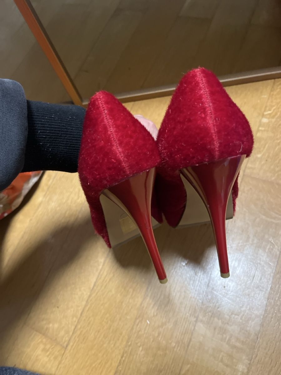 Scarpe da donna: Rote Higheels aus plüschartigem Material – Nuovo (secondo la descrizione) da Uster venduto da Kalici1 2
