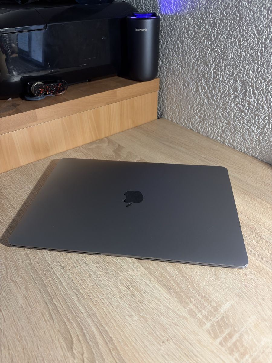 Apple Notebook: Apple MacBook Air M1 2020 Gris sidéral – Usato da La chaux de  fonds venduto da mal_rhl5