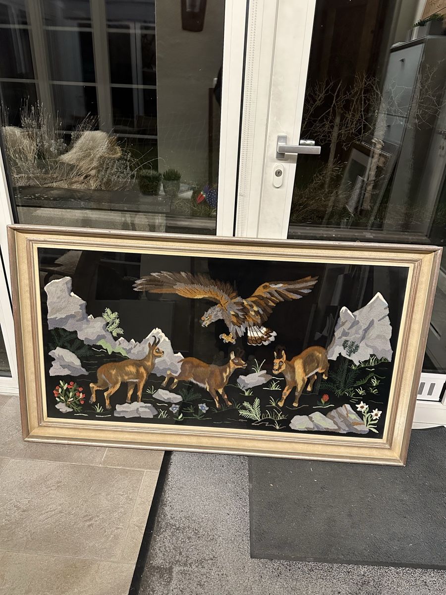 Foto & Immagini: Vintage Framed Needlepoint Tapestry - Eagle and Deer – Usato da Seuzach venduto da Wolf936 1