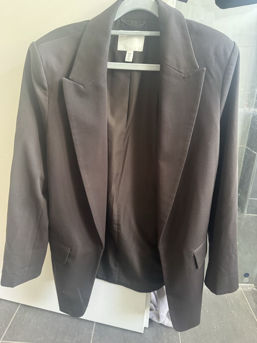 H&M Giacche: Oversized Blazer dunkelbraun – Usato da Aathal-Seegräben venduto da mar_k6lw
