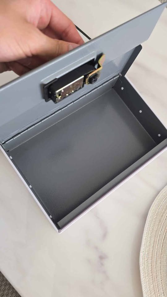 Casseforti: Hidden Safe - Book like Safe - (Good Condition) – Usato da Zürich venduto da fin_2vqm 3