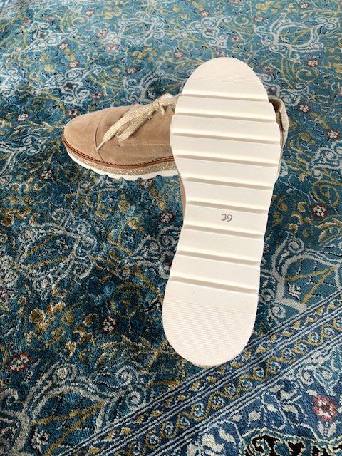Damenschuhe: NEUER Echt Veloursleder Schnürschuh, Gr. 39 – Neu (gemäss Beschreibung) aus Berg am Irchel von EsHiWa 1