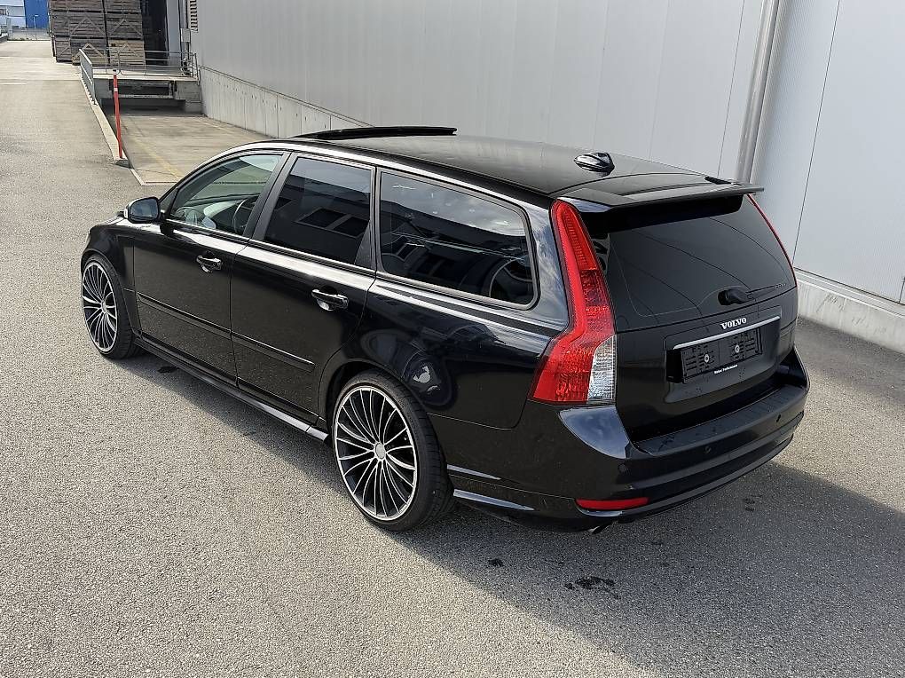 Automobili: Volvo V50 D5 R-Design – Usato da Ursenbach venduto da flueckigeraedu1 1