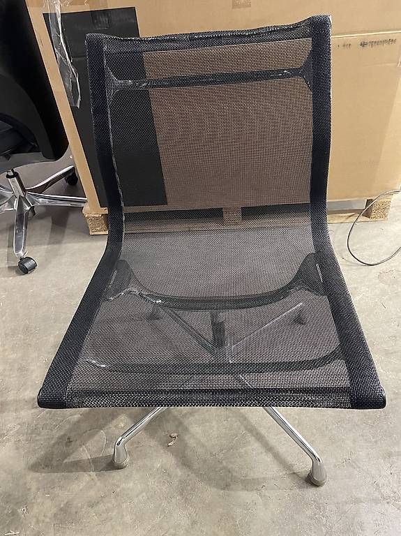 Eames Sedie: Vitra AluChair – Usato da Regensdorf venduto da OfficeExperts