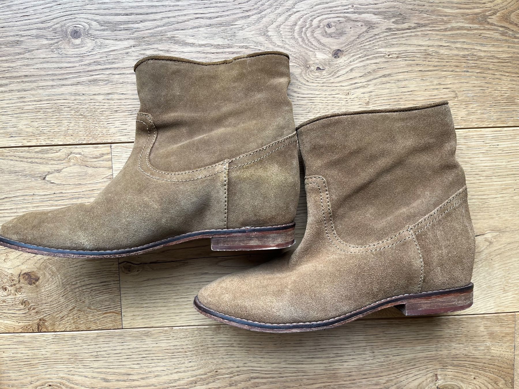Mango Scarpe da donna: Wildleder Stiefeletten mit verstecktem Absatz – Usato da Zürich venduto da Olivia13 2
