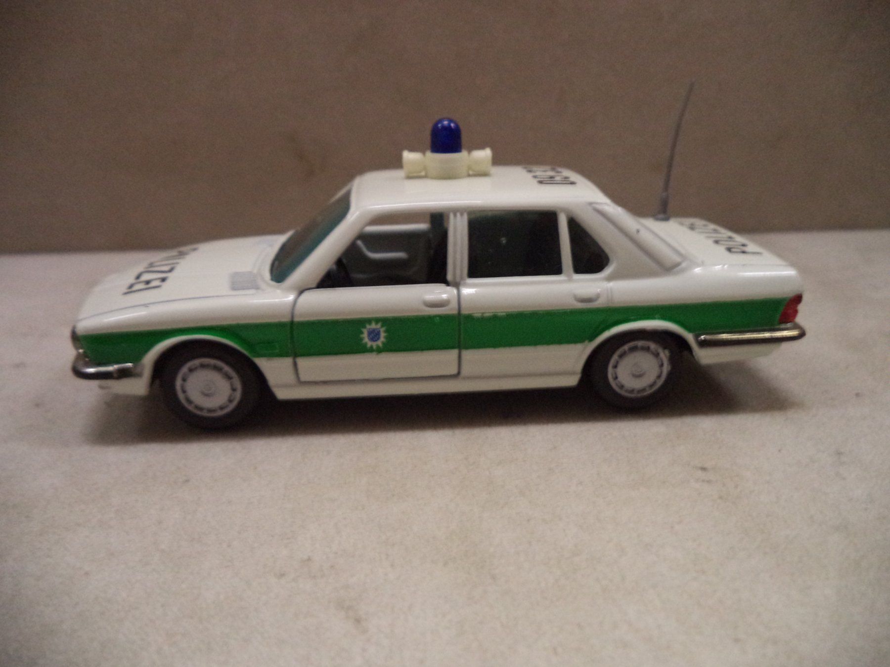 Gama Modellini d'auto: GAMA BMW528i  1:43 Polizei – Usato da Rieden AG venduto da Wirth03 1