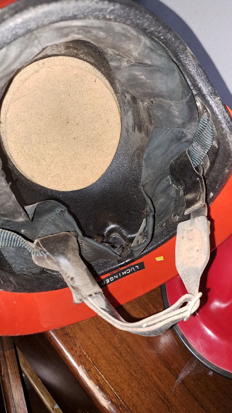 Pompieri: 5 Vintage Feuerwehrhelme  – Usato da Kölliken venduto da Upcycling-by-Mc-TAM 4