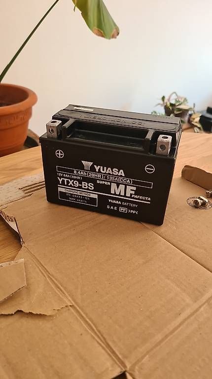 Batterie: Batterie Yuasa YTX9-BS AGM – Nuovo (secondo la descrizione) da Bern venduto da dan_zjv7 2