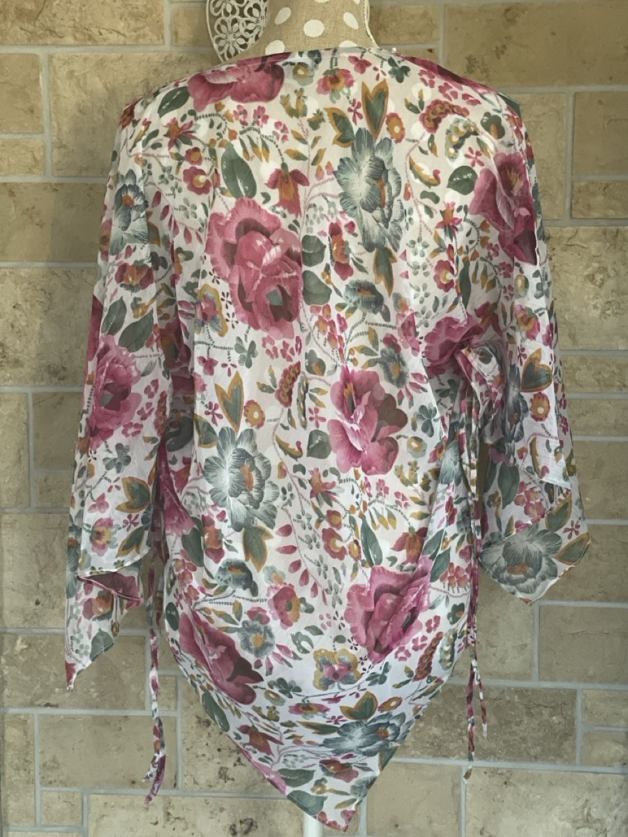 Avant Premiere Blusen: Avant Premiere Tunika, Gr. M, mit Blumenmuster🌸🌷🌺🌹🌻 – Gebraucht aus Henggart von Engelsi 1