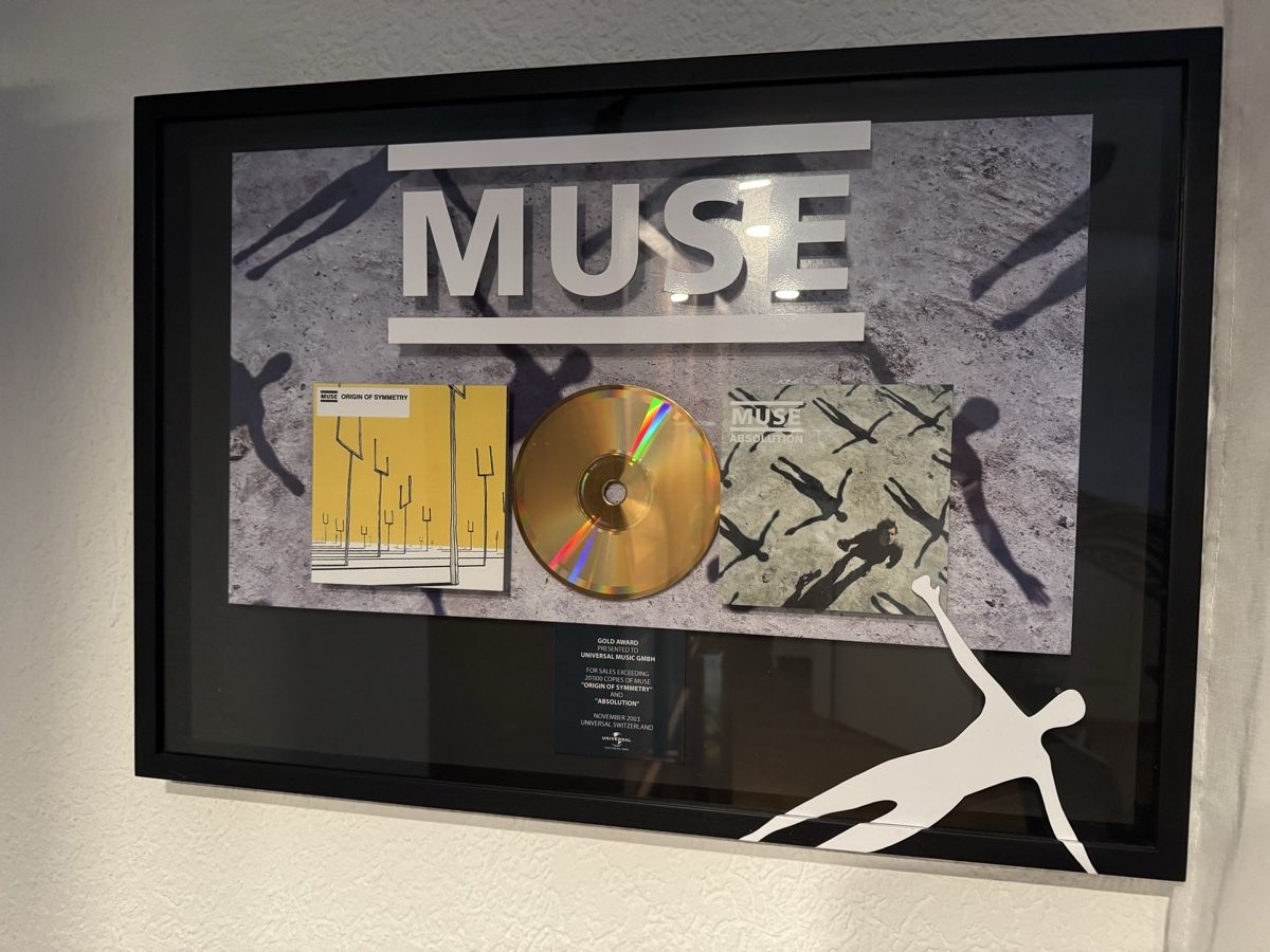 Posters & Illustrations: MUSE Gold Award – D'occasion à Fislisbach par chicane92 1