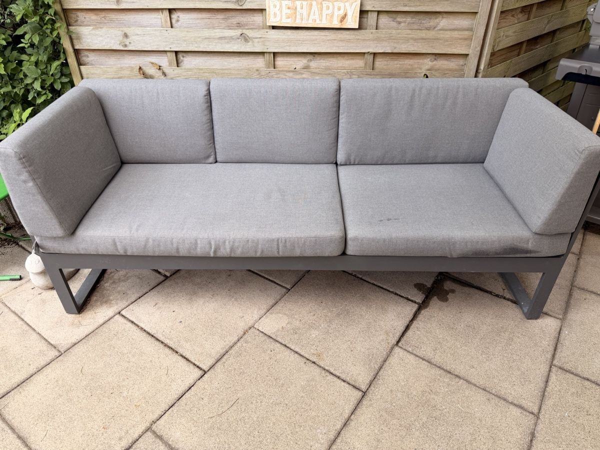 Livique Liegen & Liegestühle: Gartensofa grau (Aluminium Gestell) gebraucht – Gebraucht aus Zürich von easton1990