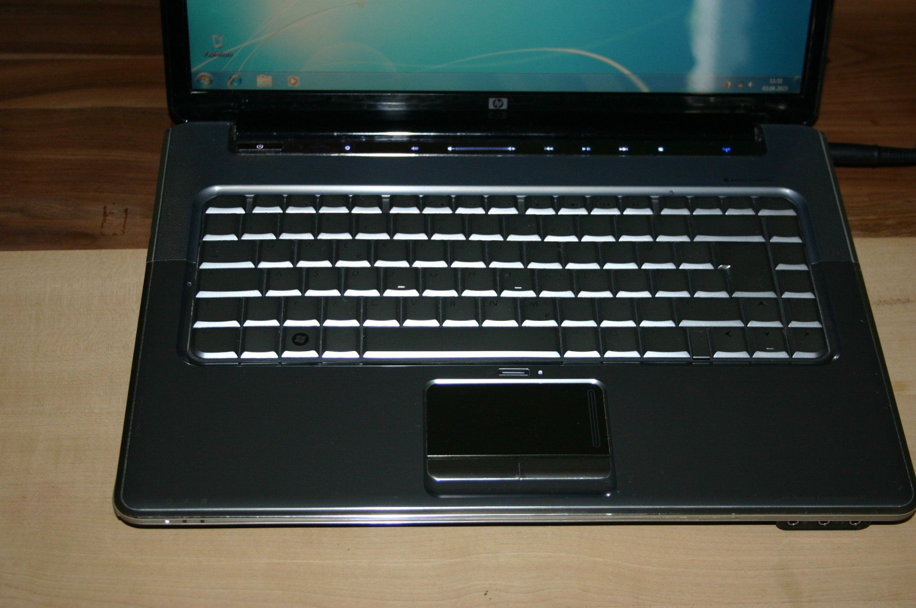 Hewlett Packard Notebook: Schönes HP DV5 Glanznotebook mit Win7 32Bit – Usato da Stettlen venduto da Bigjm 2