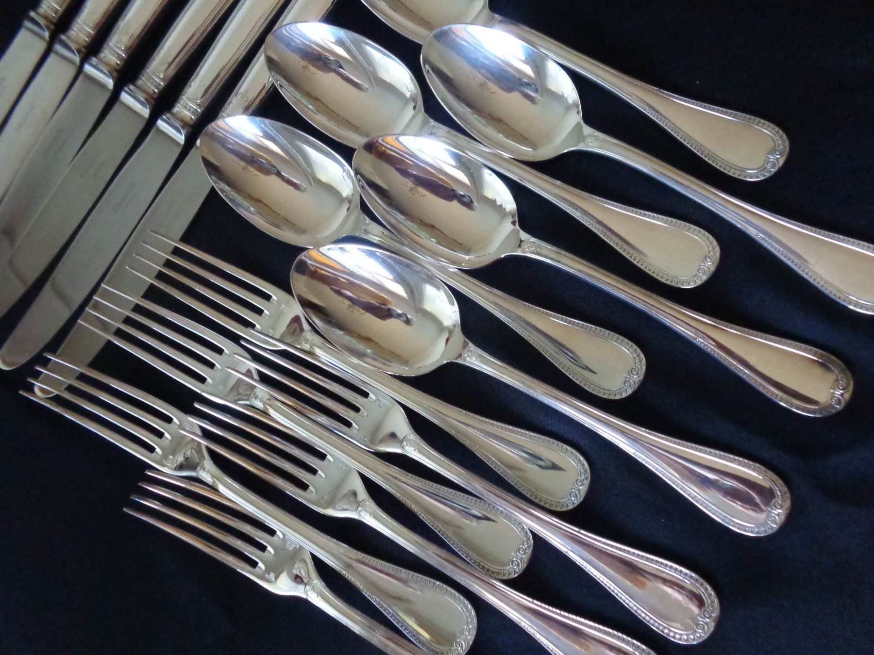 Christofle Bestecksets: * 18 X GRANDE COUVERTS CHRISTOFLE MAILMASON ORIGINAL – Neu (gemäss Beschreibung) aus Morges von argento.oro.65 4