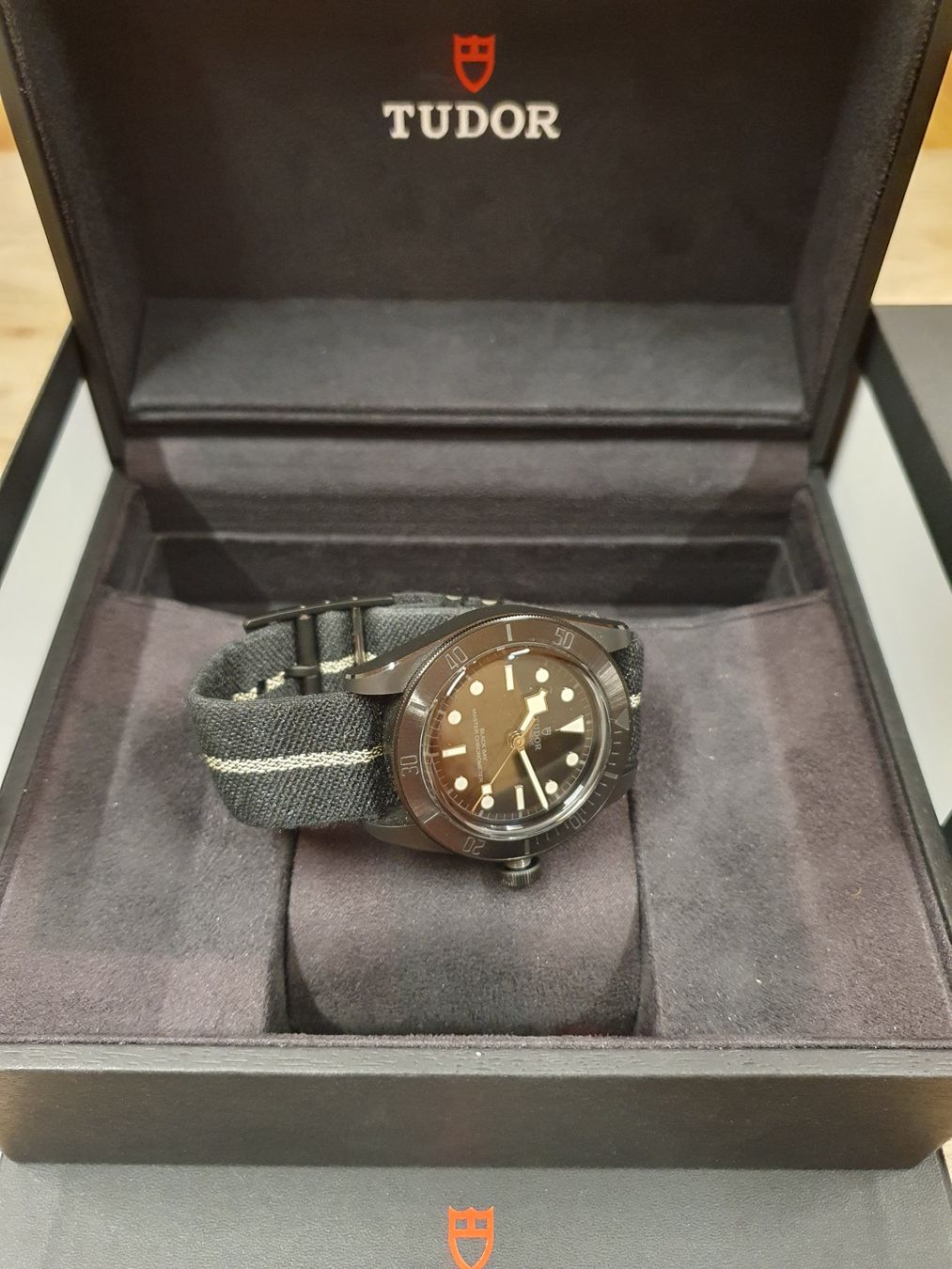 Tudor Orologi: Tudor Black Bay Ceramic / 2025 / Full Set – Nuovo (secondo la descrizione) da Binn venduto da STI-SWISS 2