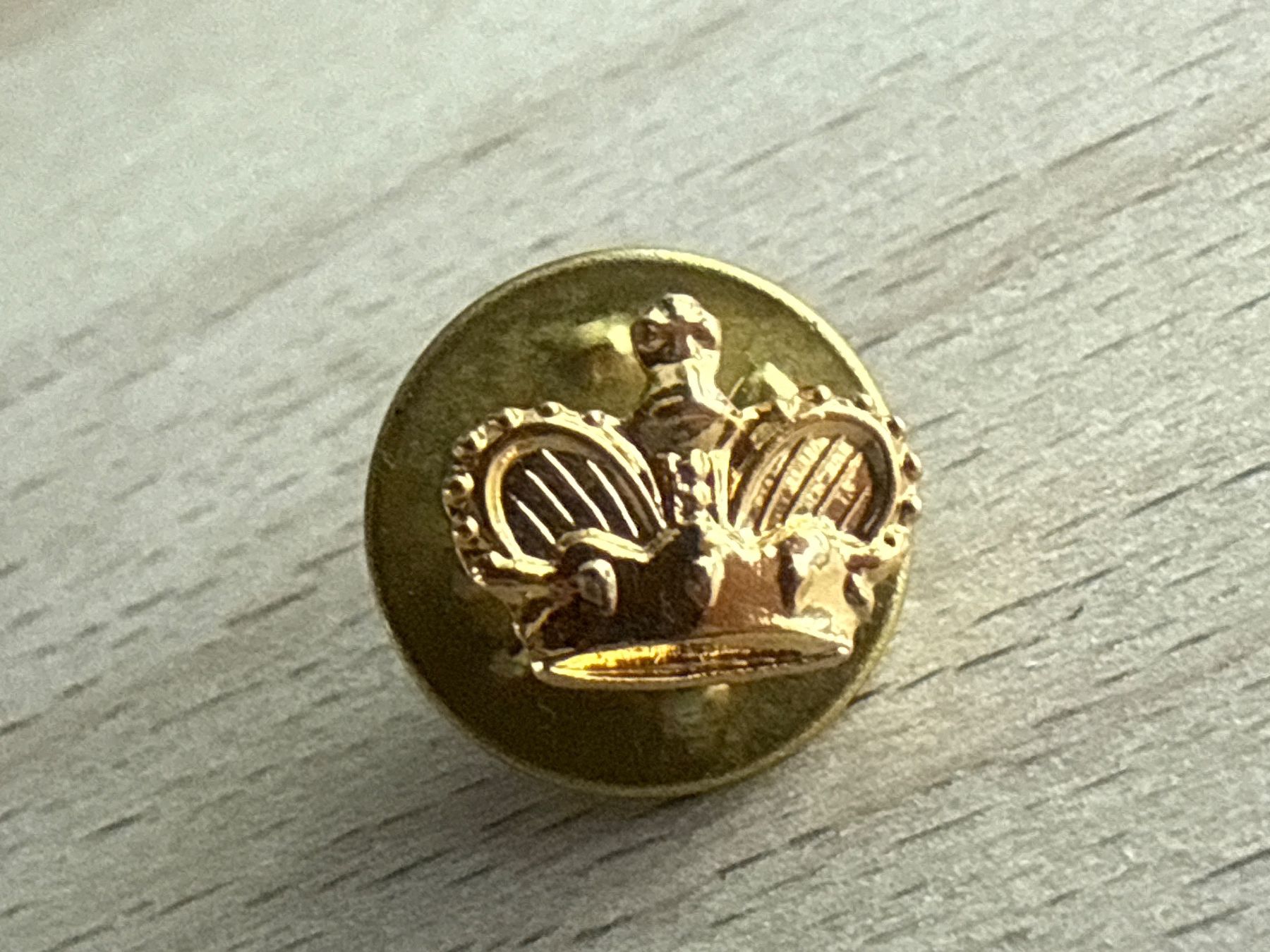 Placchette & Badge: Pin Krone – Usato da Glattbrugg venduto da Schweigmatt