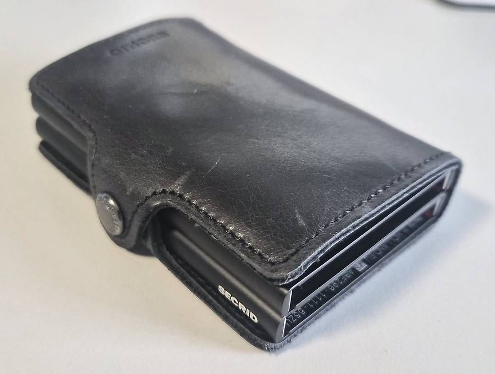 Portafogli: SECRID - Twinwallet Vintage – Usato da Beromünster venduto da Steff_SR 1