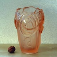 Vase art déco Barolac, verre satiné rose, Inwald, 1930-1940s