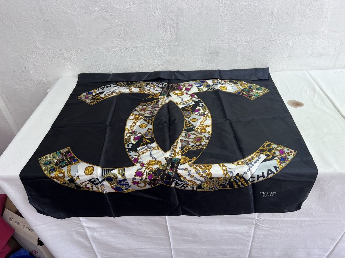 Chanel Foulards & écharpes: Chanel Tuch (37) – D'occasion à Glattfelden par brockischweiz