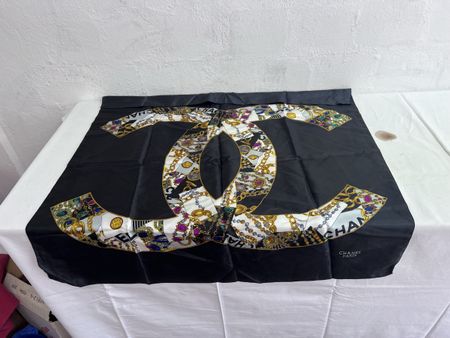 Chanel Tuch (37)