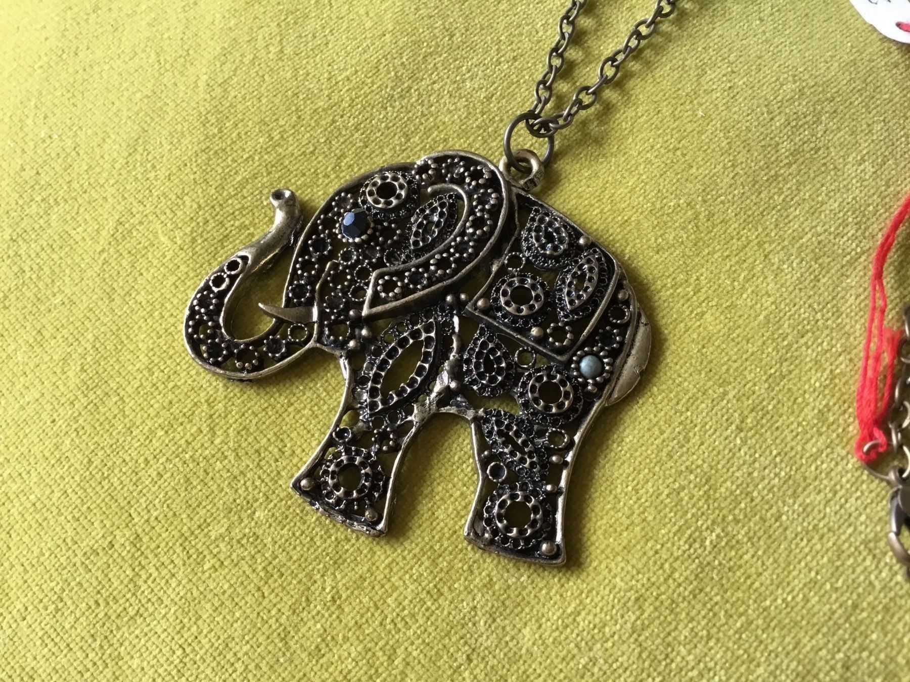 Catenine: Collier bijoux bronze motif éléphant – Nuovo e nell'imballaggio originale da Le Landeron venduto da nic_8hd5 1