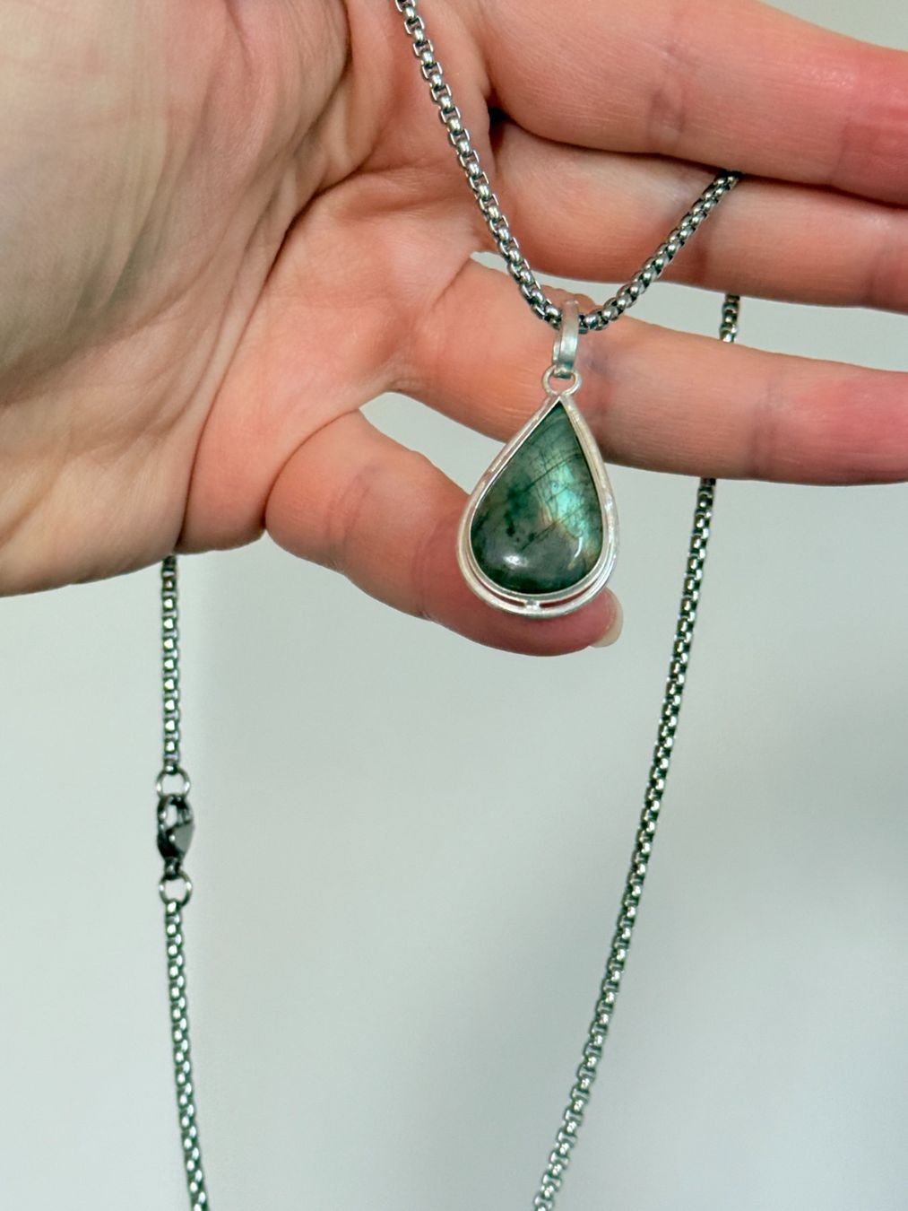 Catenine: Pendentif Larme Labradorite Unique ✨ – Nuovo e nell'imballaggio originale da Genève venduto da AWWA 7