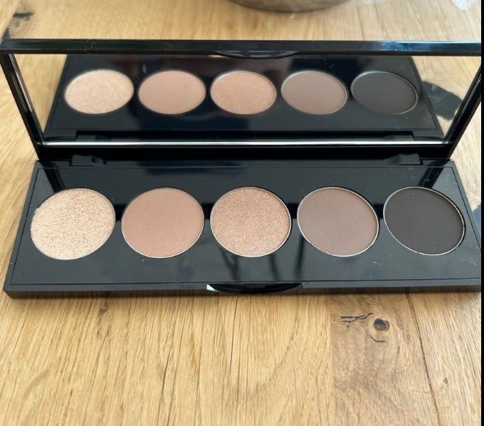 Make-up: Bobbi Brown Stonewashed Nudes Eyeshadow Palette – Gebraucht aus Reinach AG von