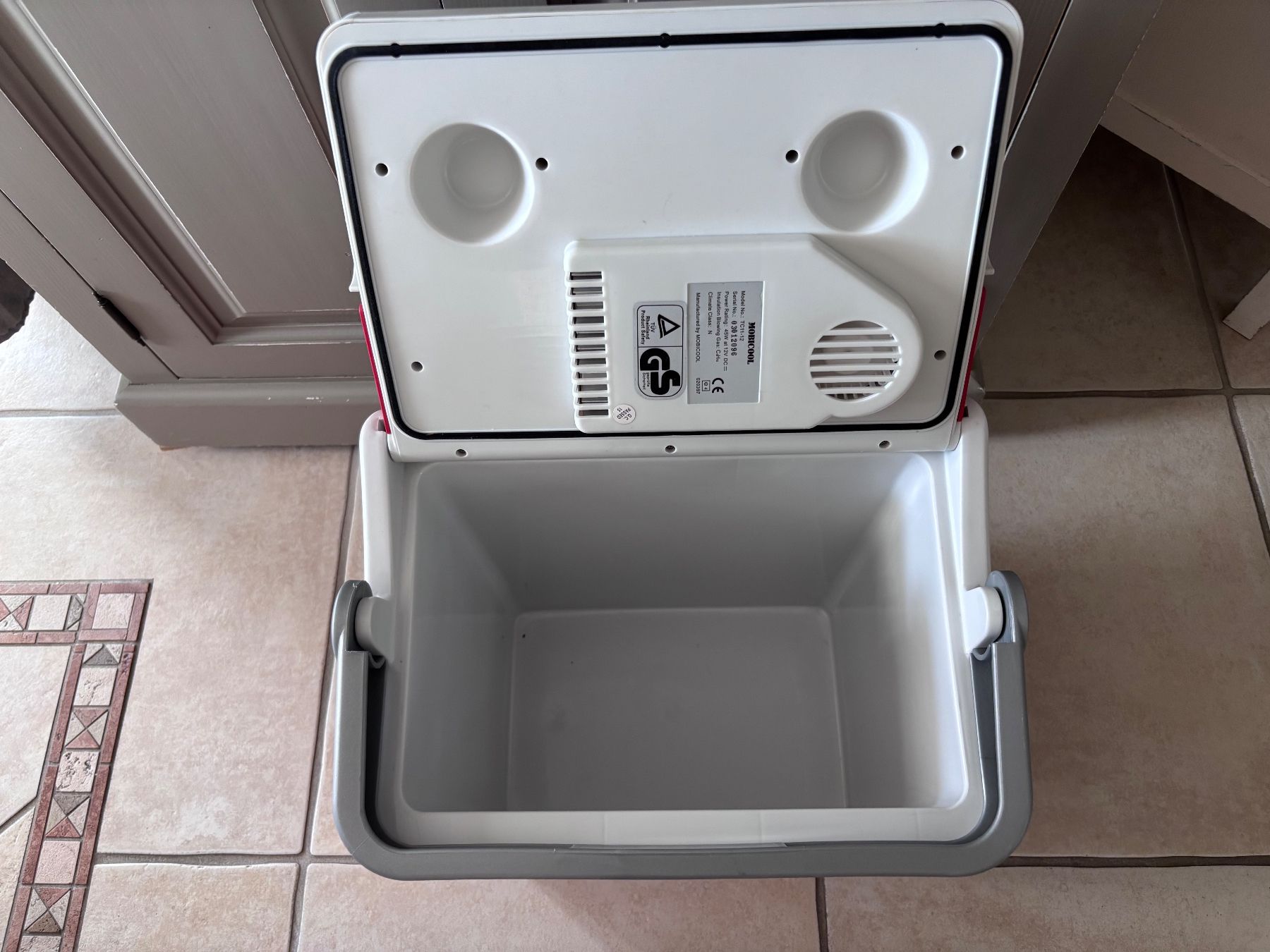 Mobicool Réfrigérateurs et refroidissement: Kühlbox Mobicool mit Adapter für Auto – D'occasion à Balsthal par Uroby 1