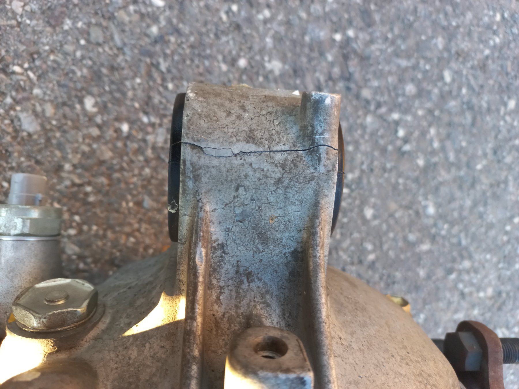 Toyota Tutti pezzi di ricambio auto: Pont avant Toyota hilux – Usato da Vuadens venduto da castellae05 6