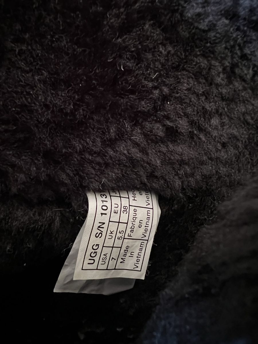 Ugg Scarpe da donna: Ugg Boots Gr. 38 Schwarz mit Reissverschluss – Usato da Basel venduto da lolixyz 2