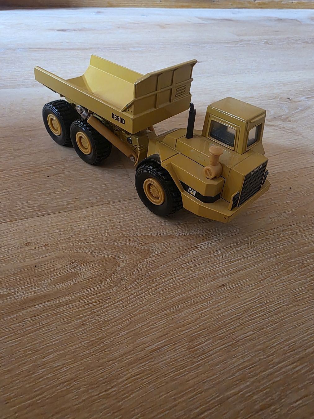 Caterpillar Kit di modellismo & Modellini statici: Caterpillar Dumper 1/50 – Usato da Mosnang venduto da Fischli730