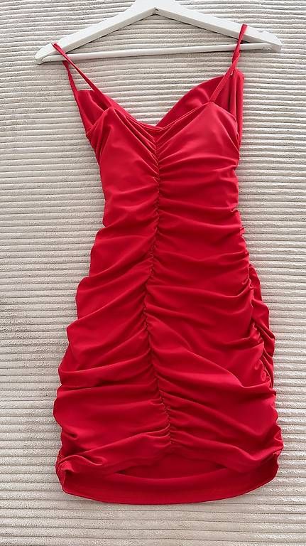 Kleider: Rotes elegantes Kleid mit Raffung – Gebraucht aus Wil SG von mar_w7v7 1