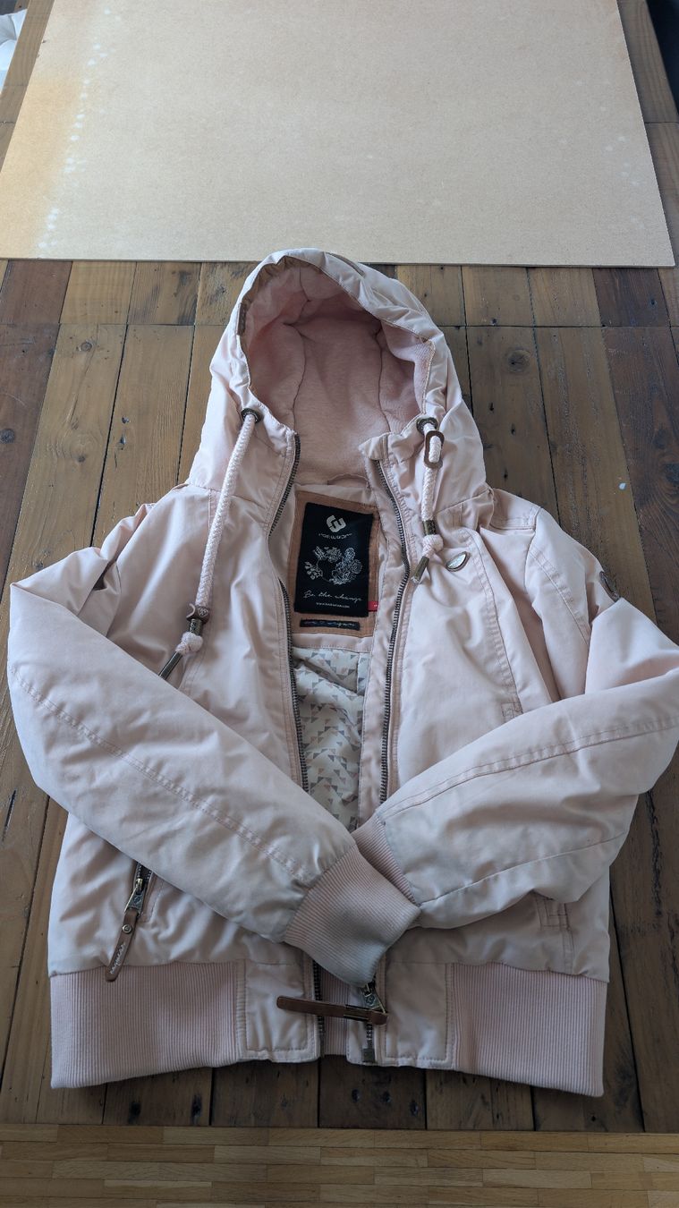 Ragwear Giacche: Schicke Hellroase Ragwaer Winterjacke, Grösse S – Usato da Buch am Irchel venduto da Angela8