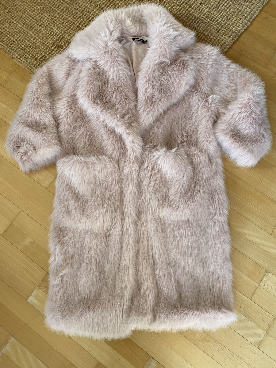 Cappotti: Wunderschöner Kunstfell Mantel in Rosa, Grösse M – Usato da Alosen venduto da .AMEA.