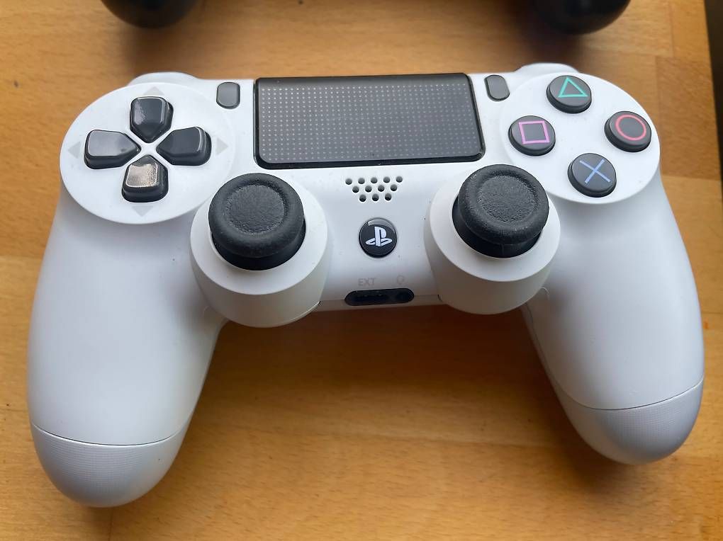 Sony Console: PS4 500 GB + 2 Original Sony Controller + 3 Spiele – Usato da Arlesheim venduto da dav_myw2 3