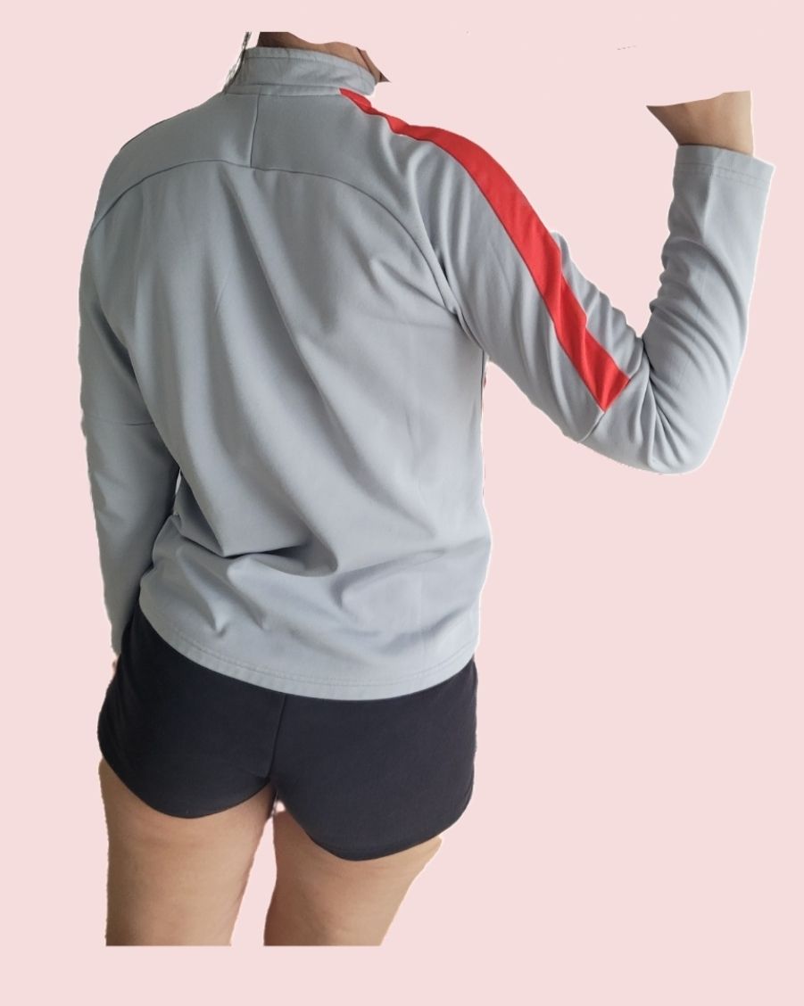 Nike Pulls & Sweat-shirts: NIKE Pull gris avec zip rouge taille S – Neuf (Voir description) à Genève par Tanaa_12 1