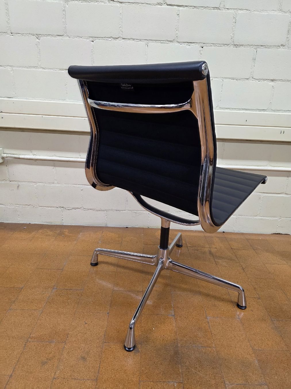 Vitra Sedie: Designer Stuhl Vitra EA 108 Eames in Leder – Usato da Lichtensteig venduto da UsedINStore 1