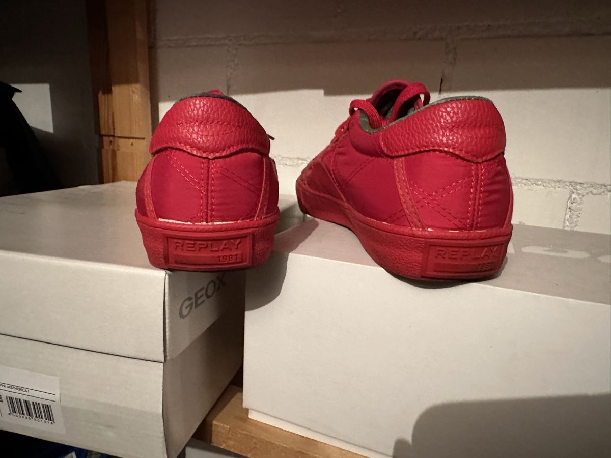Scarpe da uomo: Rote Replay Herren Sneaker, Grösse 43 – Usato da Dällikon venduto da Sueworld 3