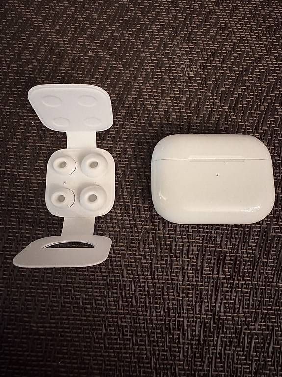 Kopfhörer: AirPods Pro 1 – Gebraucht aus Gilly von Helpast 1