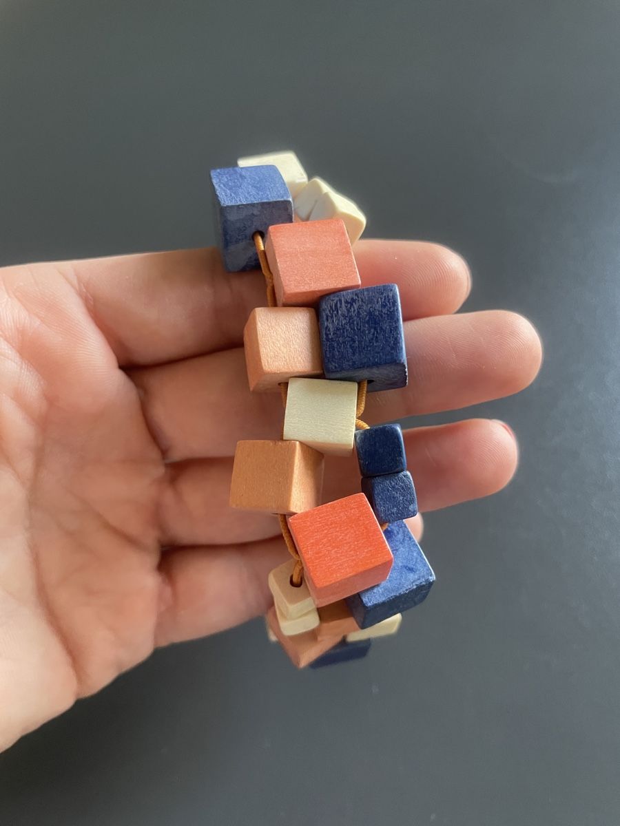 Bracciali & Braccialetti: Armband aus Holzwürfeln. – Nuovo (secondo la descrizione) da Zürich venduto da valevare 2