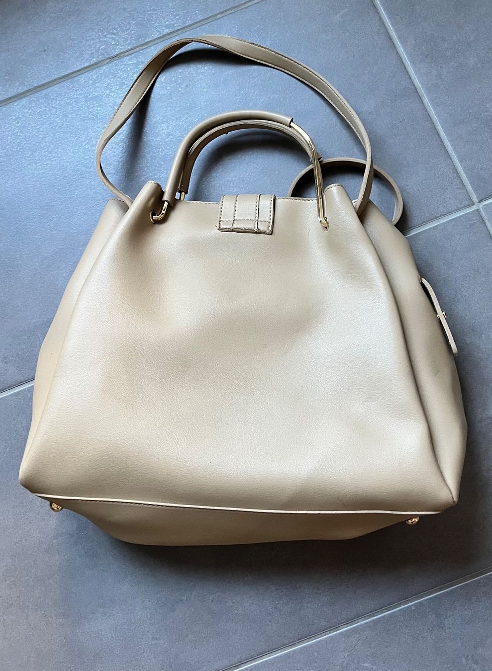 Taschen für Damen: YOKI Elegant/Chic Beige Hand-Shoulder Bag, Gold Hardware – Gebraucht aus Zofingen von lis_7xzz 6